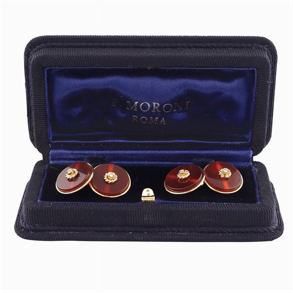 18kt gold and corniola cufflinks