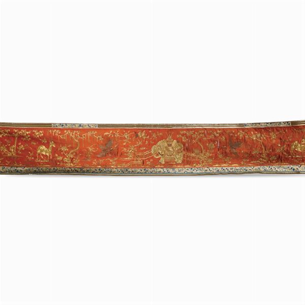 Silk fragment decorated with golden threads
