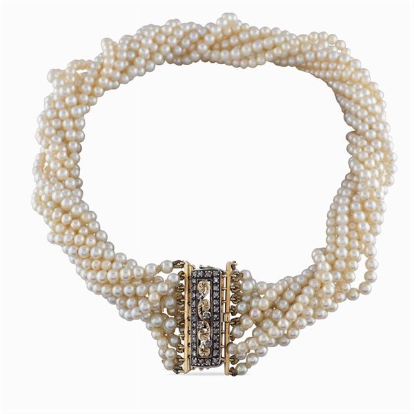 Cultivated pearls torchon necklace