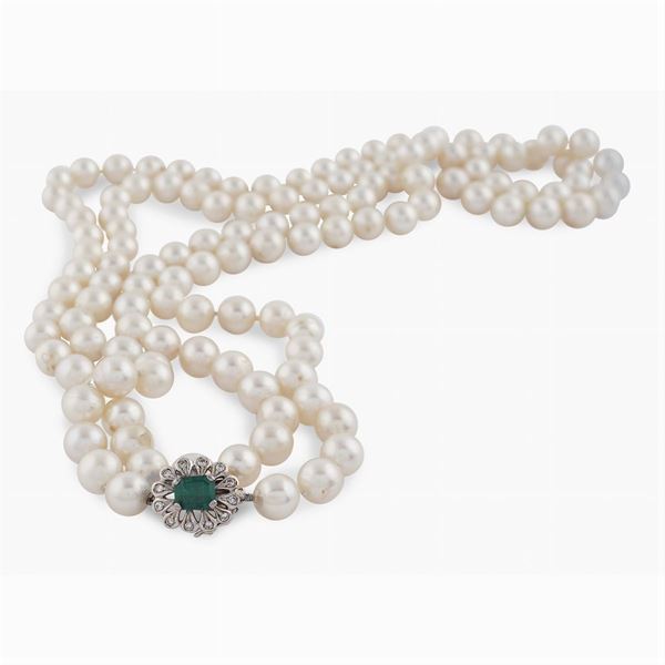 Long strand of cultivated pearls