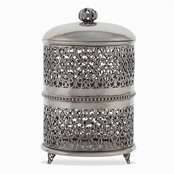 Pierced silver box  (Italy, 20th century)  - Auction FINE SILVER AND TABLEWARE - Colasanti Casa d'Aste