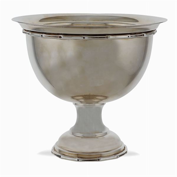 Silver plated metal centerpiece stand
