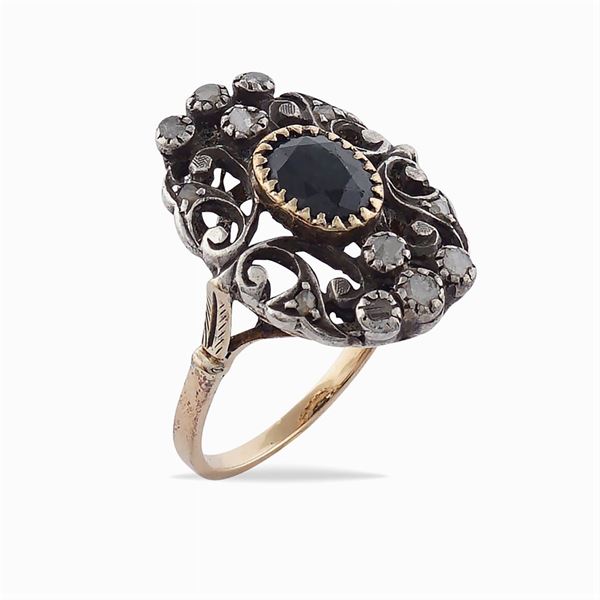 Anello ovale in oro rosa e argento