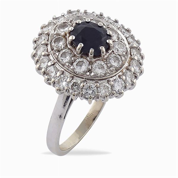 Anello in platino con zaffiro ovale