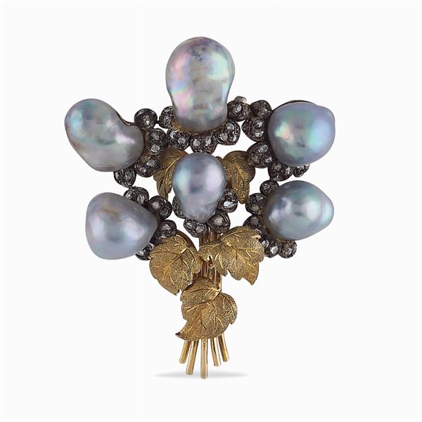 Spilla a motivo floreale in oro giallo e argento  (anni 50/60)  - Asta GIOIELLI E OROLOGI  - Colasanti Casa d'Aste
