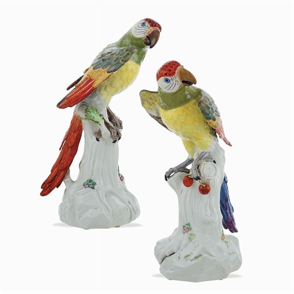 Meissen, coppia di grandi sculture in porcellana policroma