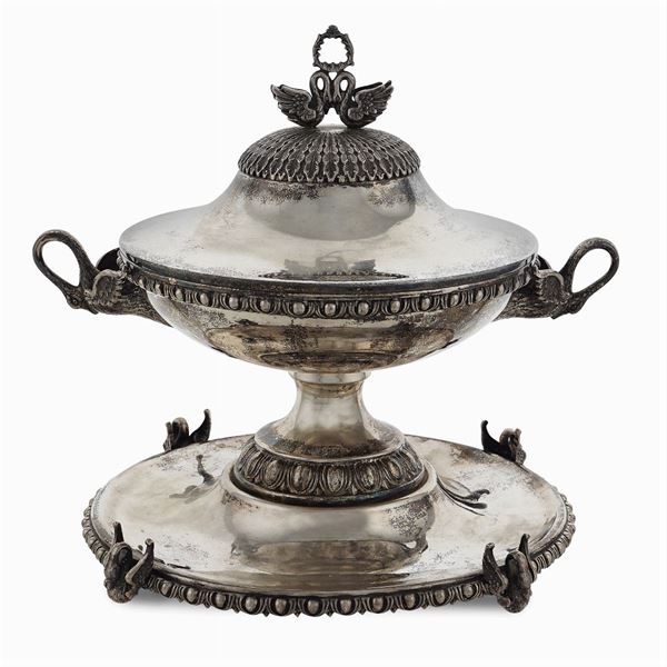 Silver soup tureen with presentoire