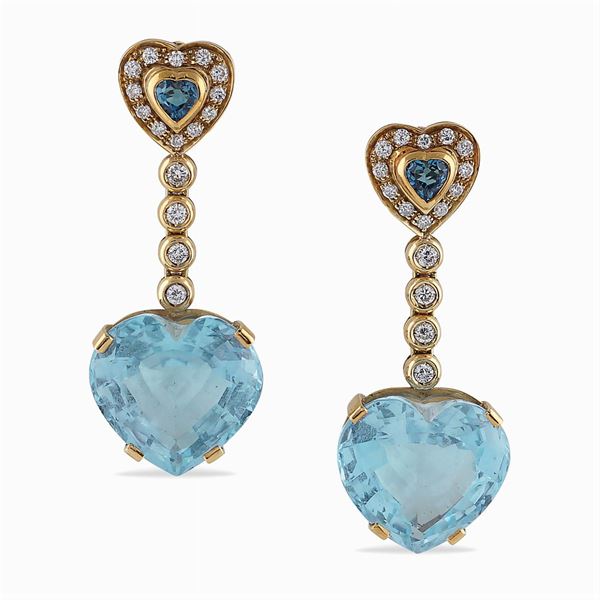 18kt gold heart shaped earrings
