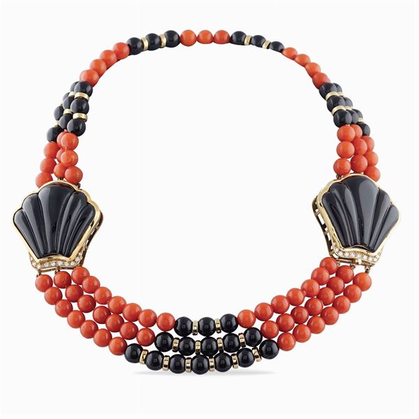 Coral and black onyx collier