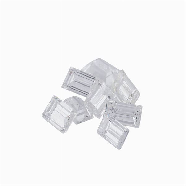 Eight loose diamonds