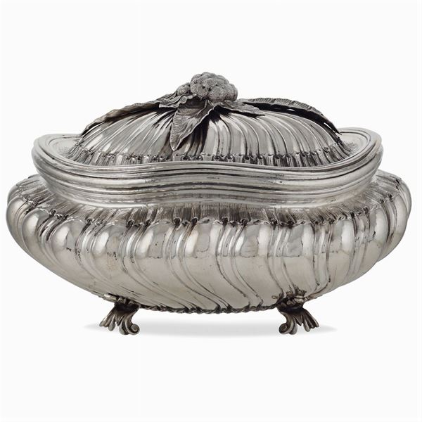 Buccellati, large silver soup tureen