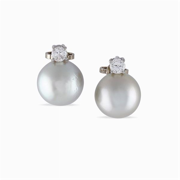 Orecchini a lobo in oro bianco 18kt