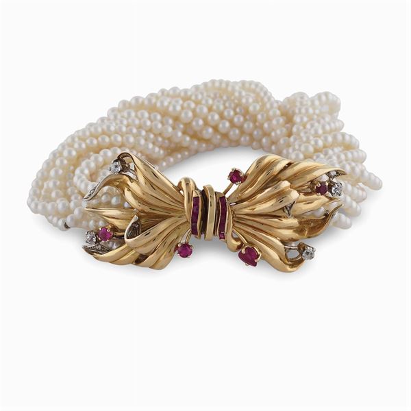 Torchon bracelet with water pearls