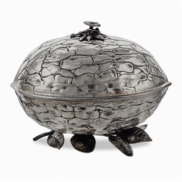 Large silver walnut  (20th century)  - Auction FINE SILVER AND TABLEWARE - Colasanti Casa d'Aste