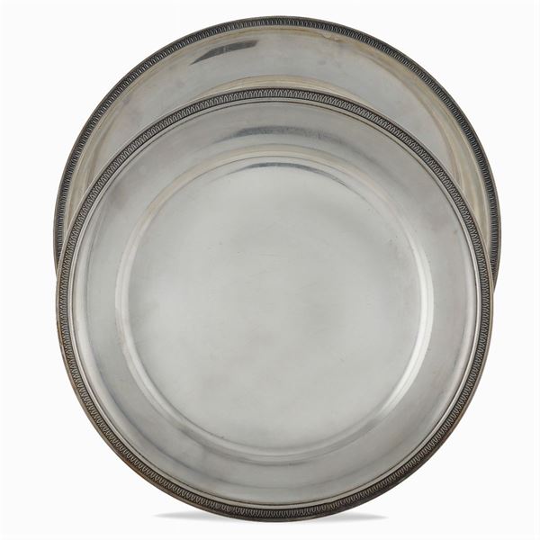 Pair of silver circular trays  (Italy, 20th century)  - Auction FINE SILVER AND TABLEWARE - Colasanti Casa d'Aste