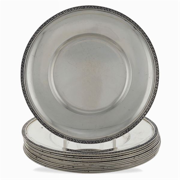 Set of 12 silver dessert plates  (Italy, 20th century)  - Auction FINE SILVER AND TABLEWARE - Colasanti Casa d'Aste