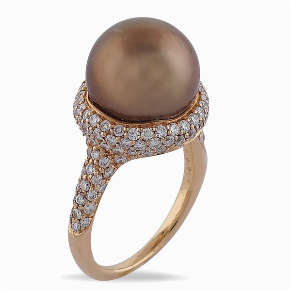 18kt rose gold ring with gold pearl