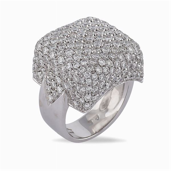 18kt white gold and diamond carre' ring