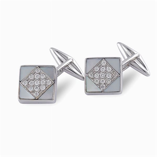 18kt white gold squared cuff links