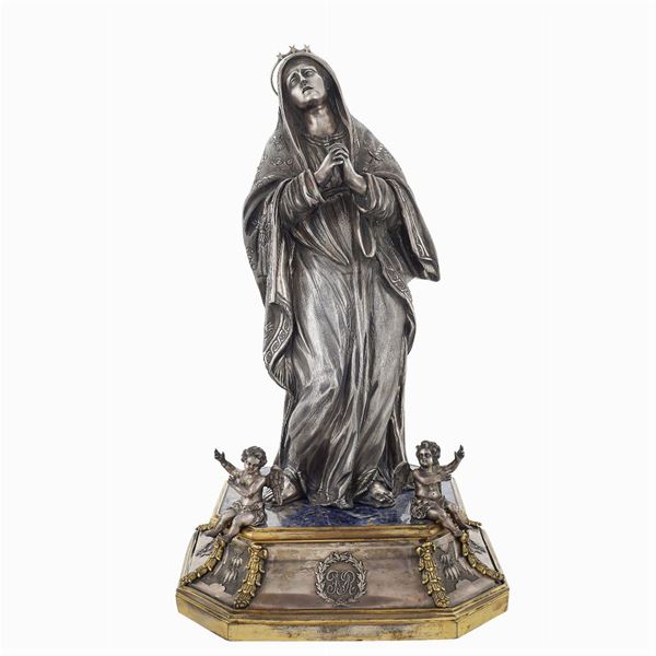 Large sculpture in molten silver