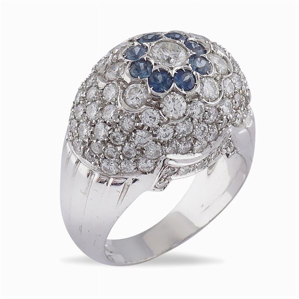 Anello bombé in oro bianco 18kt e diamanti
