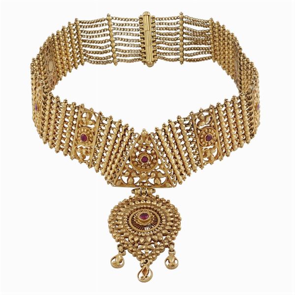 Collier in oro giallo 21kt e rubini tondi