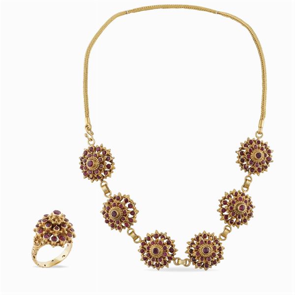 Parure a motivo floreale in oro giallo 18kt  (anni 50/60)  - Asta GIOIELLI E OROLOGI  - Colasanti Casa d'Aste