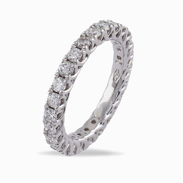 18kt white gold and diamond band ring