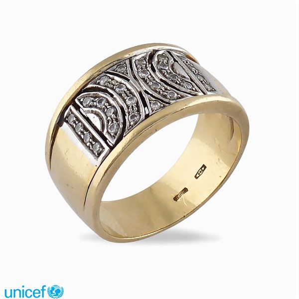 18kt gold band ring