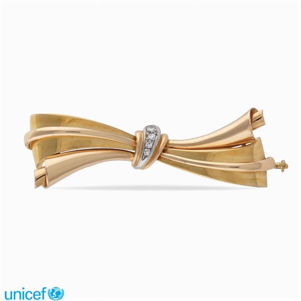 18kt yellow and white gold ribbon brooch  (1940/50ies)  - Auction UNICEF ONLINE TIMED AUCTION - Colasanti Casa d'Aste