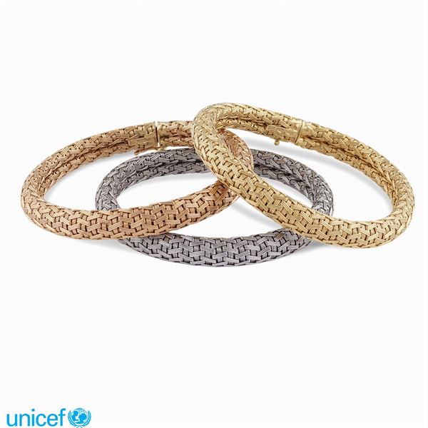 Tre bracciali in oro a tre colori 18kt