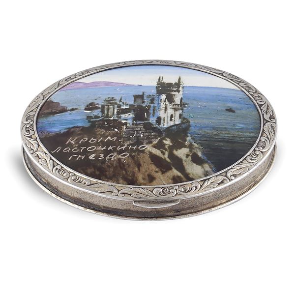 Silver and polychrome enamel compact powder
