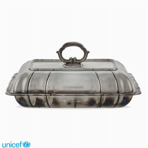 Silver vegetable dish