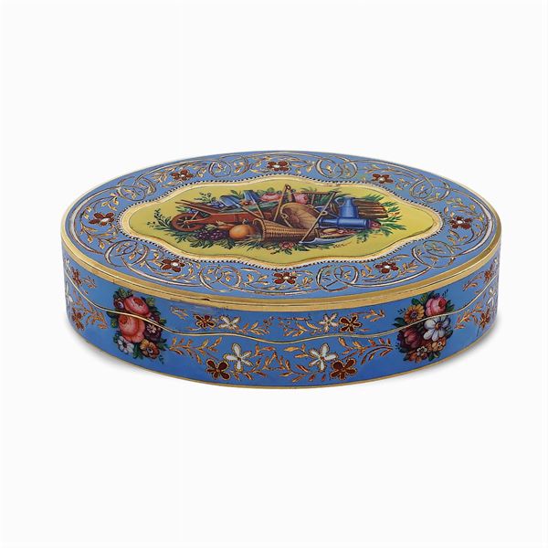 Gold and enamel snuff box