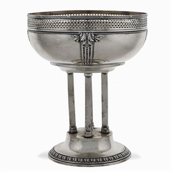 Circular silver stand