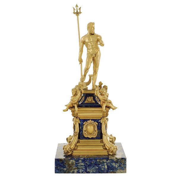 Importante scultura in oro giallo 18kt e lapislazzulo