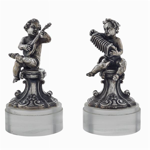 Coppia di piccole sculture in argento