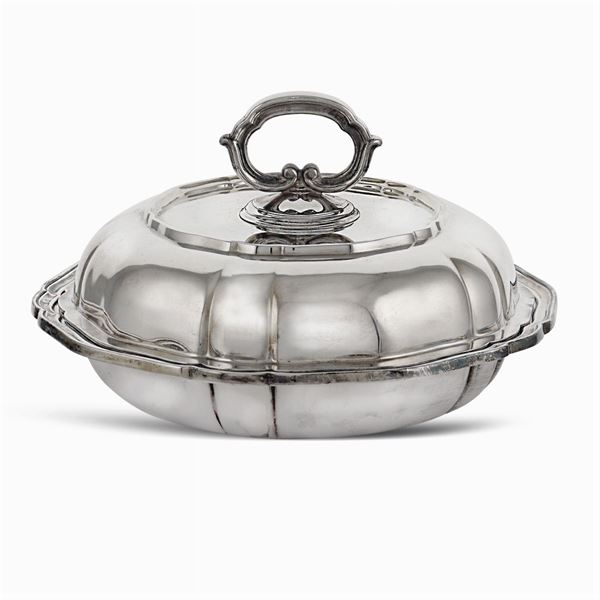 Circular silver entrée dish