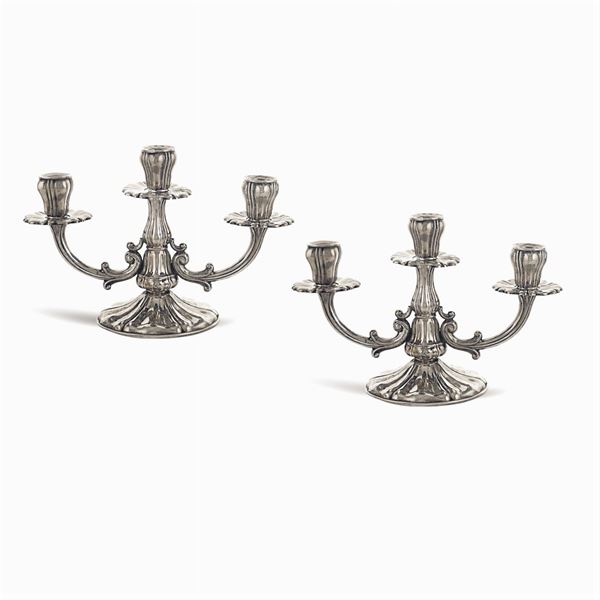 Coppia di candelabri a tre luci in argento