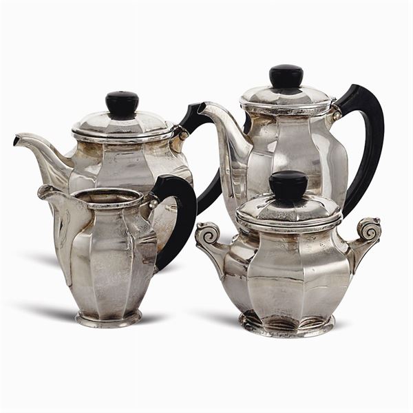Servizio da the e caffè in argento (4)  (Italia, 1934 - 1944)  - Asta ARGENTI E L'ARTE DELLA TAVOLA  - Colasanti Casa d'Aste