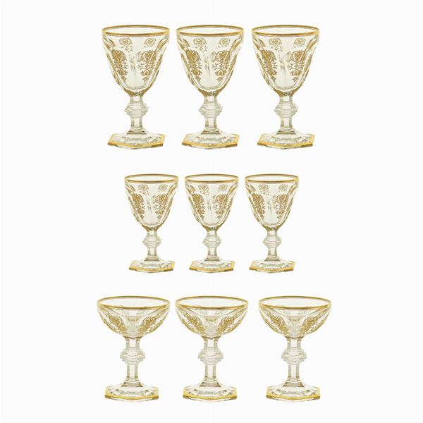 Baccarat, servizio di 30 bicchieri in cristallo e oro