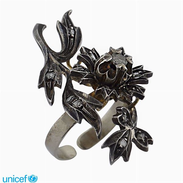 Floral pattern gold and silver ring