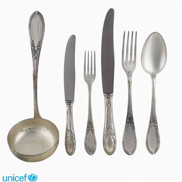 Silver cutlery service (85)