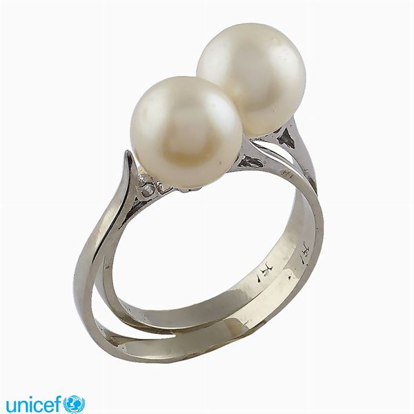 Due anelli in oro bianco 18kt con perle coltivate