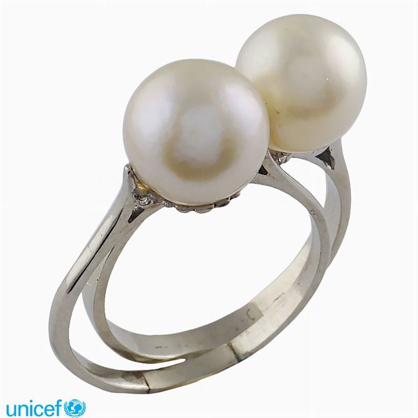 Due anelli in oro bianco 18kt con perle coltivate