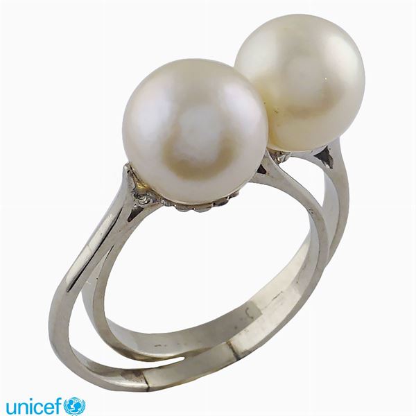 Two 18kt white gold with cultured pearls rings