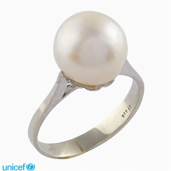 18kt white gold with cultured pearl ring