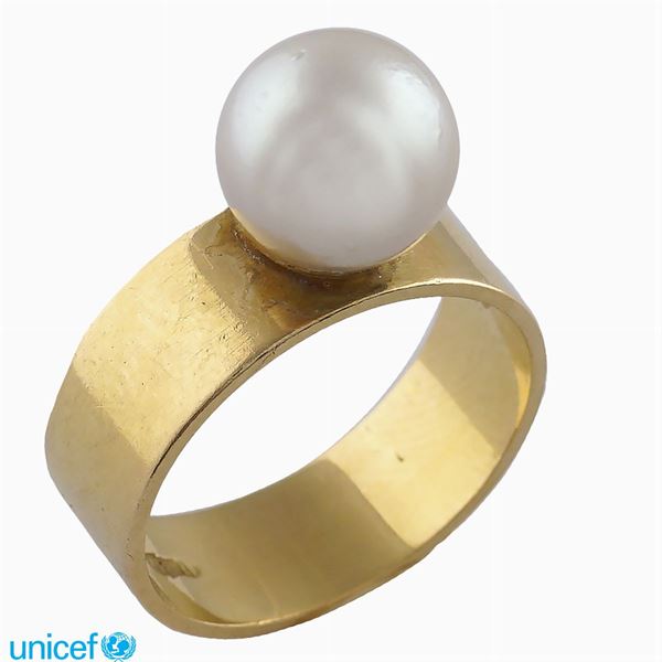 18kt gold with cultured pearl ring