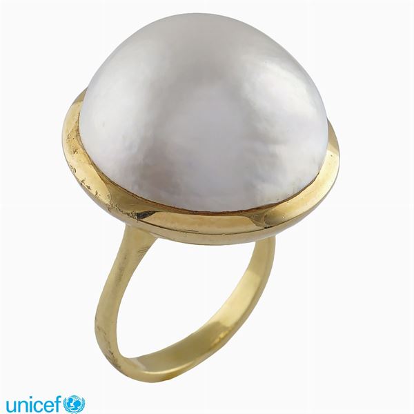 18kt gold and mabe' pearl ring