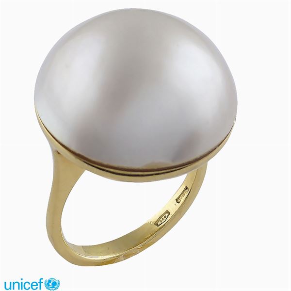 Anello in oro giallo 18kt e perla mabè  - Asta UNICEF ASTA A TEMPO ONLINE - Colasanti Casa d'Aste